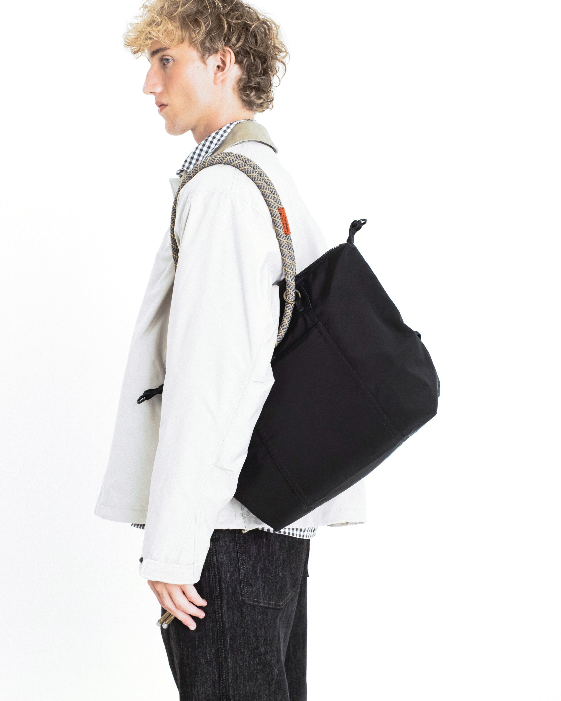 Explorer Tote Medium（エクスプロア トート ミディアム）