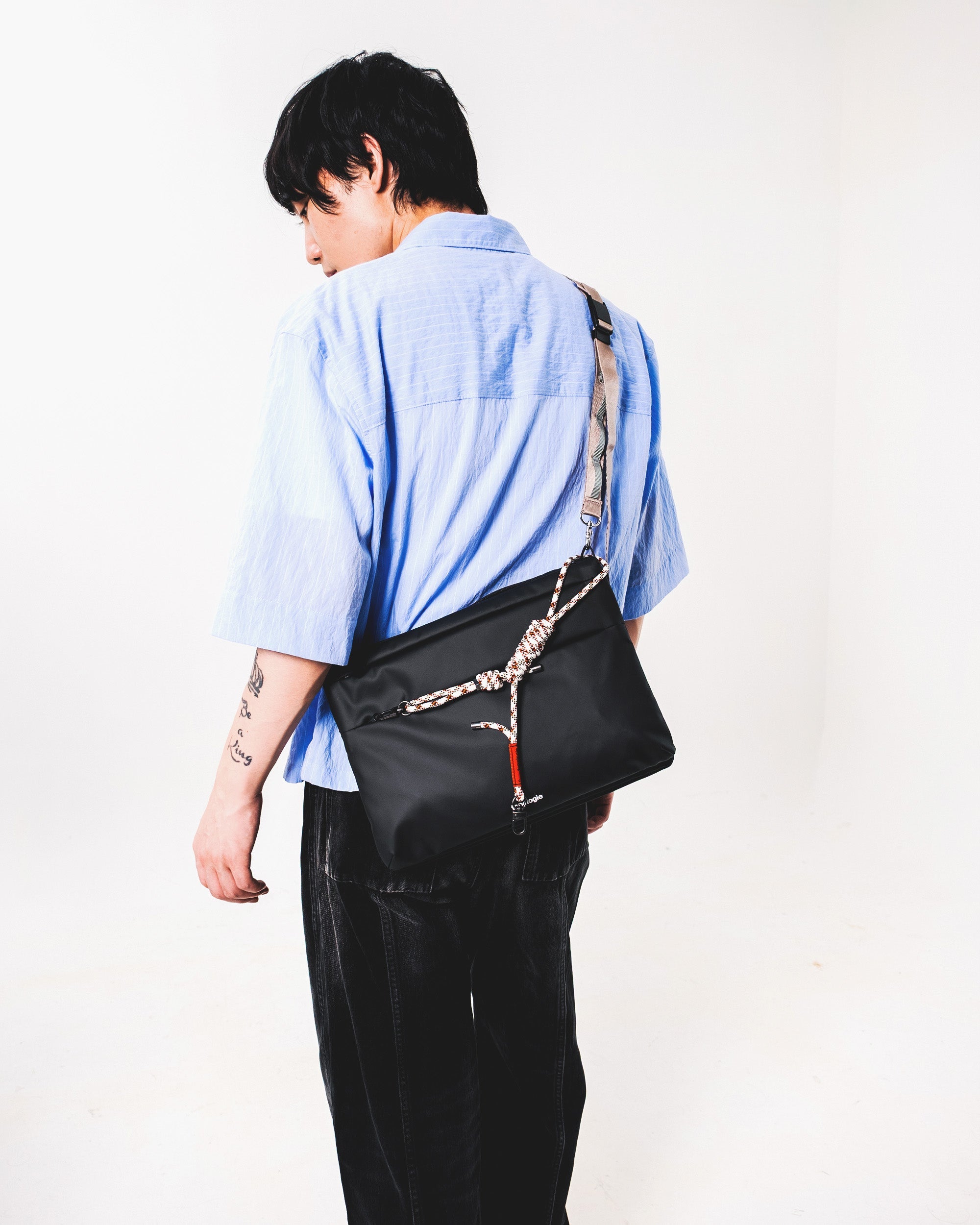 Flat Sacoche Large（フラット サコッシュ ラージ）